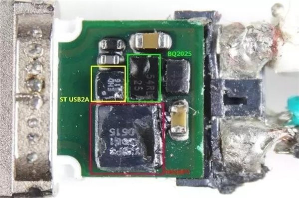 iPhone 8數據線Lightning接頭的諜照